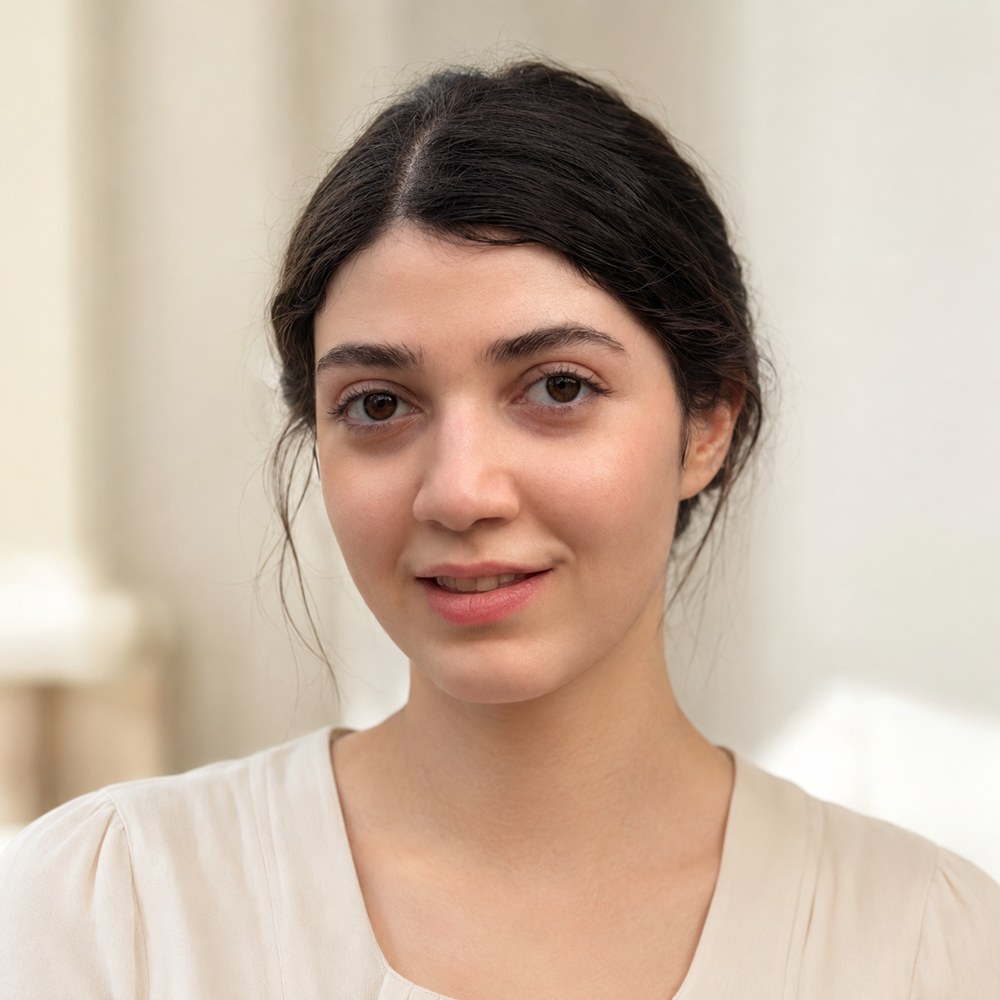 Portrait of Rusha Nikmehr, beauty creator based in Seoul